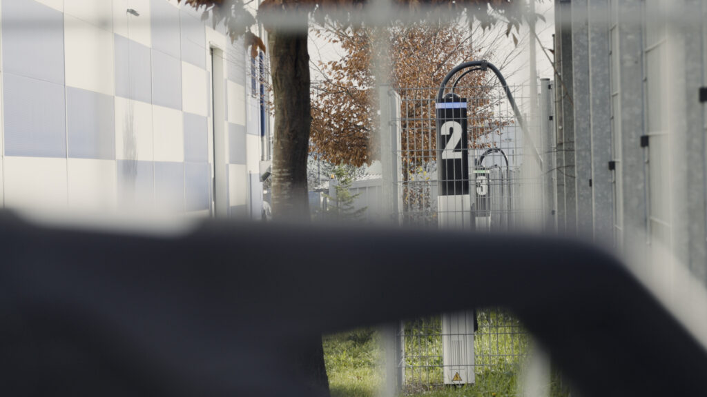 Adam Serr Ladesäulen E-LKW